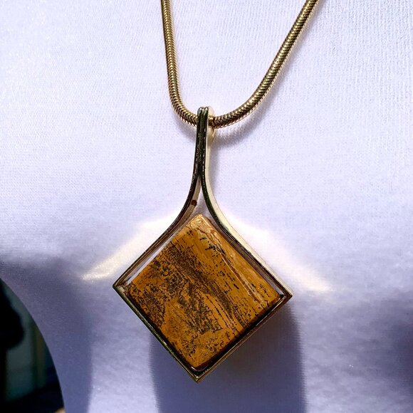 Vintage Jewelry - Vtg Yellow Jasper or Petrified Wood Necklace